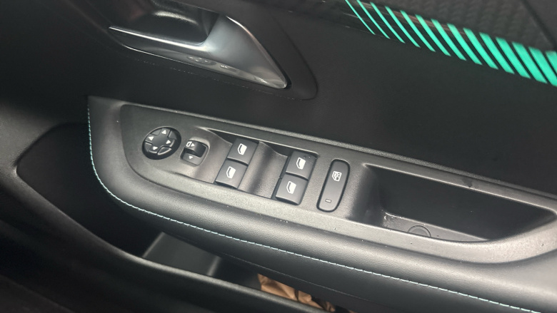 Peugeot 208 1.2 PureTech 100 Allure Premium 5dr Petrol Hatchback